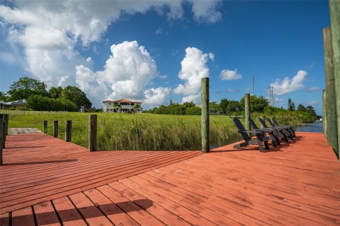 House in Palm City, Florida 9 bedrooms, 458.84 sq.m. № 1862498 - photo 24