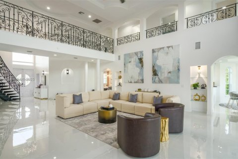 House in Palm City, Florida 9 bedrooms, 458.84 sq.m. № 1862498 - photo 3
