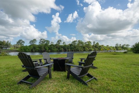 House in Palm City, Florida 9 bedrooms, 458.84 sq.m. № 1862498 - photo 22
