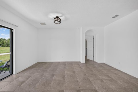 House in Port St. Lucie, Florida 4 bedrooms, 181.62 sq.m. № 2186721 - photo 12