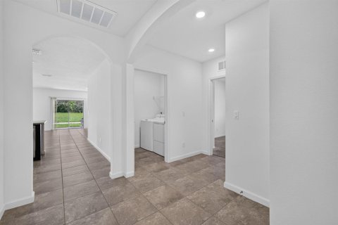 House in Port St. Lucie, Florida 4 bedrooms, 181.62 sq.m. № 2186721 - photo 21