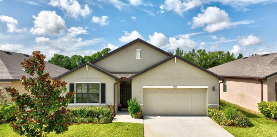 House in Port St. Lucie, Florida 4 bedrooms, 181.62 sq.m. № 2186721