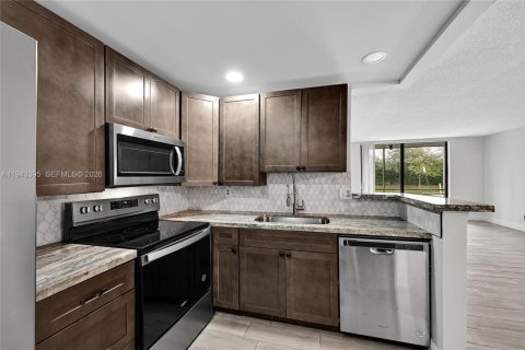 Купить кондоминиум в Лодердейл-Лейкс, Флорида 1 спальня, 69.49м2, № 2001628 - фото 2