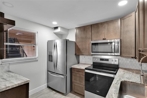 Купить кондоминиум в Лодердейл-Лейкс, Флорида 1 спальня, 69.49м2, № 2001628 - фото 3