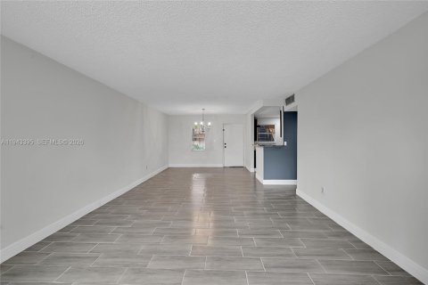 Купить кондоминиум в Лодердейл-Лейкс, Флорида 1 спальня, 69.49м2, № 2001628 - фото 13