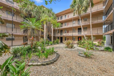 Купить кондоминиум в Лодердейл-Лейкс, Флорида 1 спальня, 69.49м2, № 2001628 - фото 21