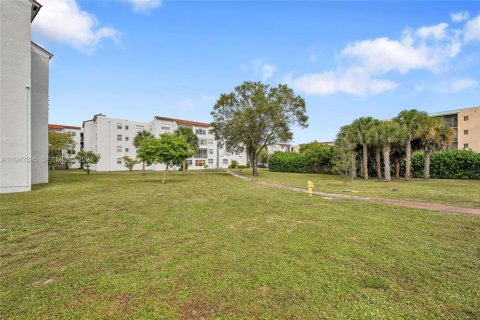 Купить кондоминиум в Лодердейл-Лейкс, Флорида 1 спальня, 69.49м2, № 2001628 - фото 24