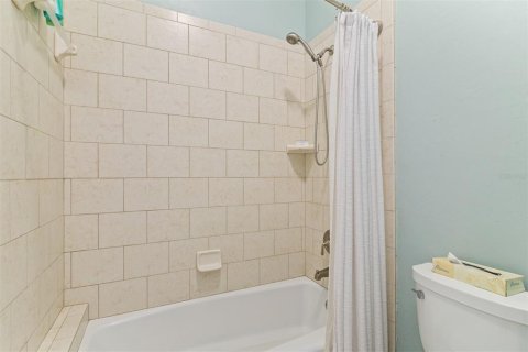 House in Gainesville, Florida 4 bedrooms, 300.26 sq.m. № 1616893 - photo 30