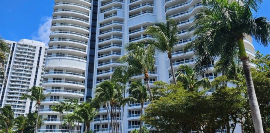Condominio en Aventura, Florida, 3 dormitorios № 1937910