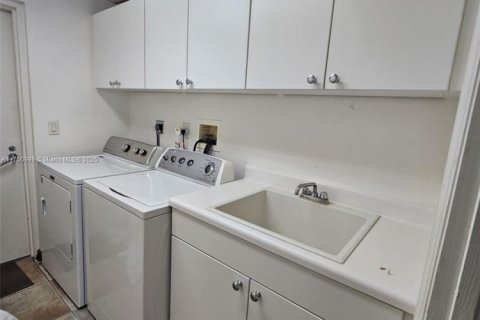 Condominio en venta en Aventura, Florida, 3 dormitorios, 226.68 m2 № 1937910 - foto 16
