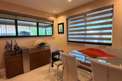 Casa en venta en Hialeah, Florida, 3 dormitorios, 123.93 m2 № 2168986 - foto 8
