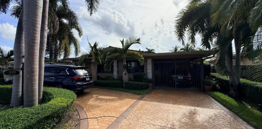 Casa en Hialeah, Florida 3 dormitorios, 123.93 m2 № 2168986