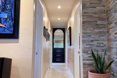 Casa en venta en Hialeah, Florida, 3 dormitorios, 123.93 m2 № 2168986 - foto 9