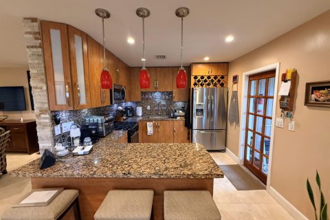 Casa en venta en Hialeah, Florida, 3 dormitorios, 123.93 m2 № 2168986 - foto 19