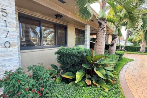 Casa en venta en Hialeah, Florida, 3 dormitorios, 123.93 m2 № 2168986 - foto 3