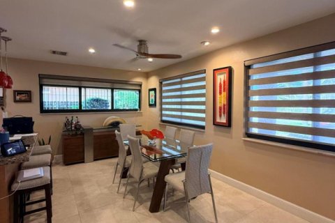 Casa en venta en Hialeah, Florida, 3 dormitorios, 123.93 m2 № 2168986 - foto 12