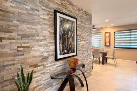 Casa en venta en Hialeah, Florida, 3 dormitorios, 123.93 m2 № 2168986 - foto 13