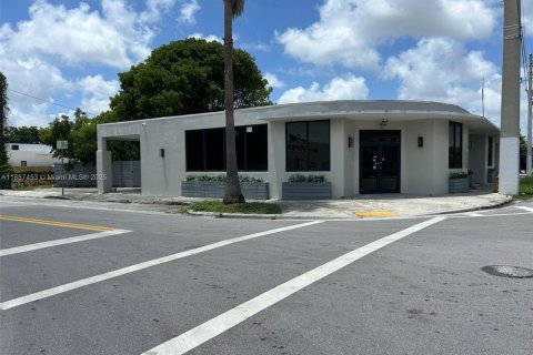Immobilier commercial à vendre à Miami, Floride № 2019325 - photo 2