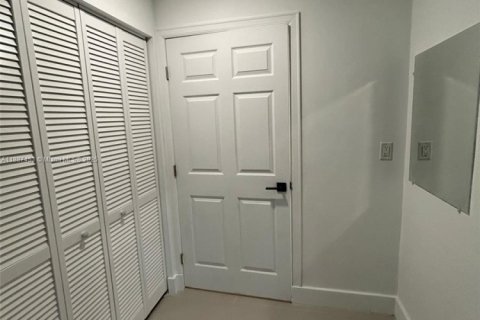 Immobilier commercial à vendre à Miami, Floride № 2019325 - photo 11