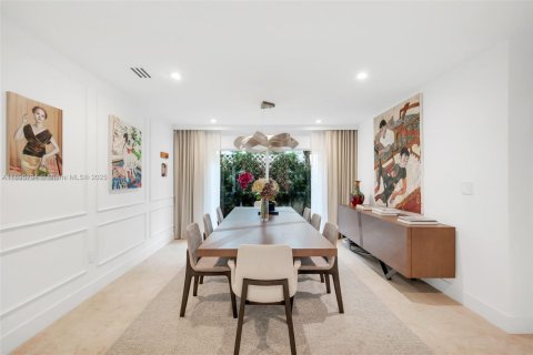 Villa ou maison à vendre à Miami, Floride: 4 chambres, 313.64 m2 № 1950363 - photo 10