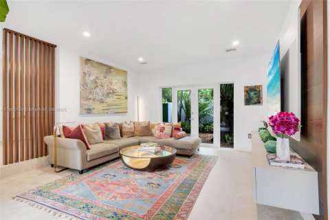 Villa ou maison à vendre à Miami, Floride: 4 chambres, 313.64 m2 № 1950363 - photo 7