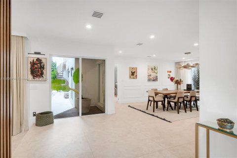 Villa ou maison à vendre à Miami, Floride: 4 chambres, 313.64 m2 № 1950363 - photo 9