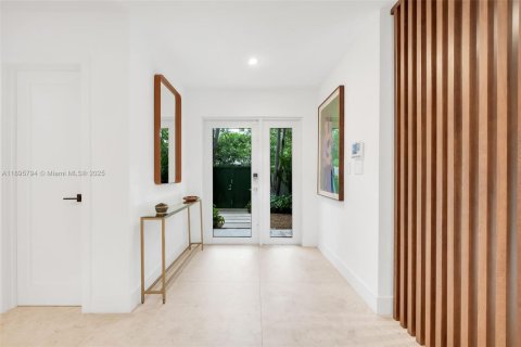 Villa ou maison à vendre à Miami, Floride: 4 chambres, 313.64 m2 № 1950363 - photo 8