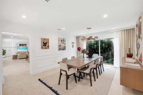 Villa ou maison à vendre à Miami, Floride: 4 chambres, 313.64 m2 № 1950363 - photo 11