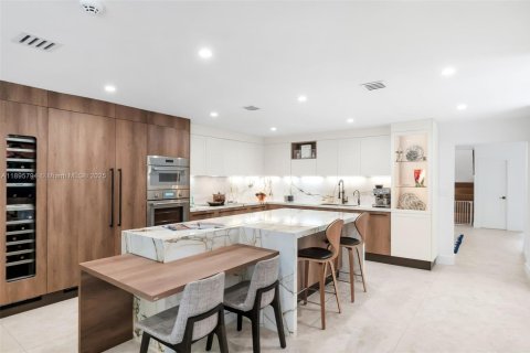 Villa ou maison à vendre à Miami, Floride: 4 chambres, 313.64 m2 № 1950363 - photo 13