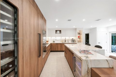Villa ou maison à vendre à Miami, Floride: 4 chambres, 313.64 m2 № 1950363 - photo 19