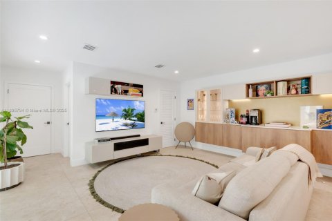 Villa ou maison à vendre à Miami, Floride: 4 chambres, 313.64 m2 № 1950363 - photo 23