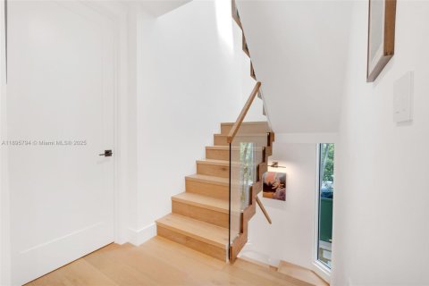 Villa ou maison à vendre à Miami, Floride: 4 chambres, 313.64 m2 № 1950363 - photo 26