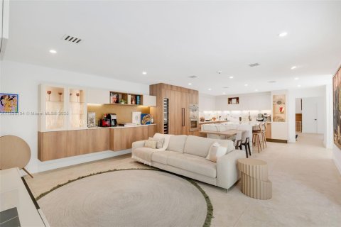 Villa ou maison à vendre à Miami, Floride: 4 chambres, 313.64 m2 № 1950363 - photo 21
