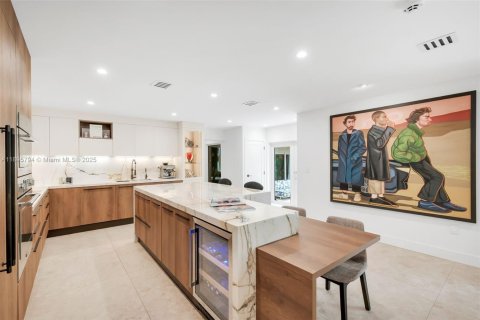 Villa ou maison à vendre à Miami, Floride: 4 chambres, 313.64 m2 № 1950363 - photo 16