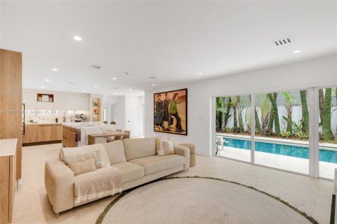 Villa ou maison à vendre à Miami, Floride: 4 chambres, 313.64 m2 № 1950363 - photo 22