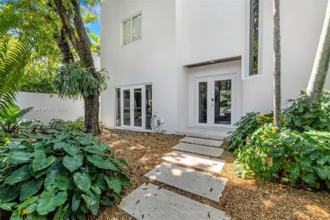 Villa ou maison à vendre à Miami, Floride: 4 chambres, 313.64 m2 № 1950363 - photo 3