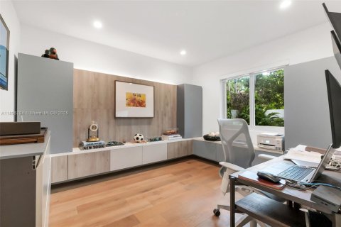Villa ou maison à vendre à Miami, Floride: 4 chambres, 313.64 m2 № 1950363 - photo 25