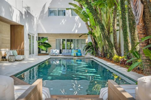 Villa ou maison à vendre à Miami, Floride: 4 chambres, 313.64 m2 № 1950363 - photo 1