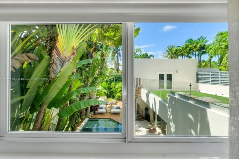 Villa ou maison à vendre à Miami, Floride: 4 chambres, 313.64 m2 № 1950363 - photo 28