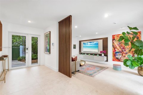 Villa ou maison à vendre à Miami, Floride: 4 chambres, 313.64 m2 № 1950363 - photo 5