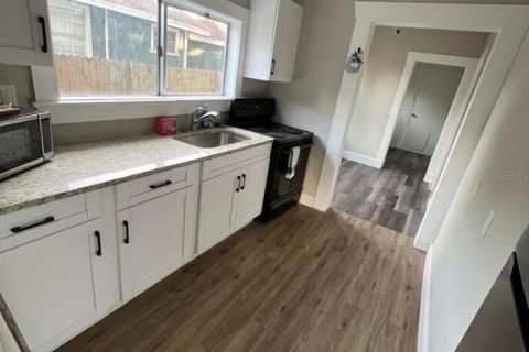 House in Tampa, Florida 2 bedrooms, 92.44 sq.m. № 2233414 - photo 7