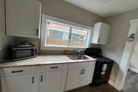 House in Tampa, Florida 2 bedrooms, 92.44 sq.m. № 2233414 - photo 8