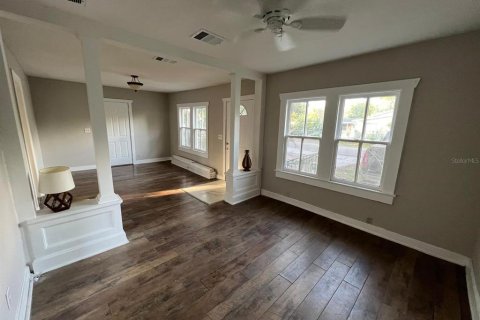 House in Tampa, Florida 2 bedrooms, 92.44 sq.m. № 2233414 - photo 4
