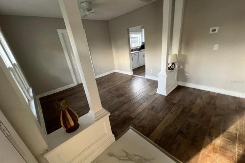 House in Tampa, Florida 2 bedrooms, 92.44 sq.m. № 2233414 - photo 3