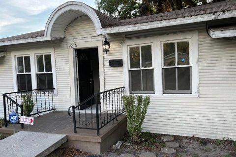 House in Tampa, Florida 2 bedrooms, 92.44 sq.m. № 2233414
