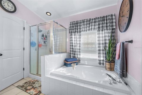 House in Wesley Chapel, Florida 4 bedrooms, 154.68 sq.m. № 2425580 - photo 14