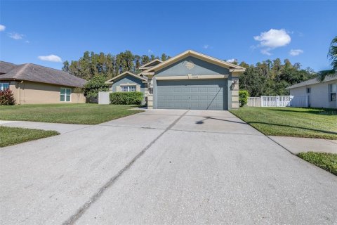 House in Wesley Chapel, Florida 4 bedrooms, 154.68 sq.m. № 2425580 - photo 3