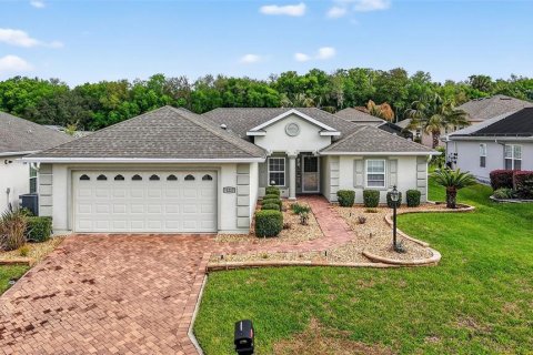 House in Summerfield, Florida 3 bedrooms, 136.75 sq.m. № 2226891