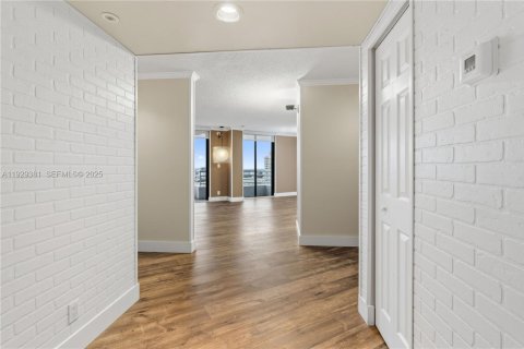 Condominio en venta en Aventura, Florida, 2 dormitorios, 109.72 m2 № 1987765 - foto 9