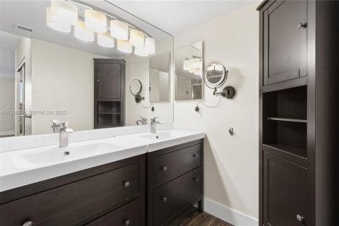 Condominio en venta en Aventura, Florida, 2 dormitorios, 109.72 m2 № 1987765 - foto 14